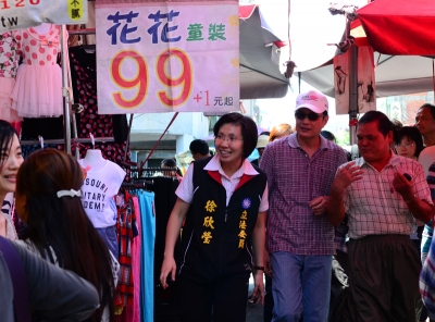 徐欣瑩陪同黃玉振參訪竹東中央市場